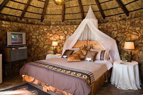 Separate shower and spa bath en-suite. Ideal for honeymoon couples.